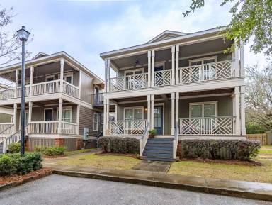 Main picture of Villas at St. Charles
