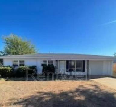 Main picture of 704 E Yucca Ln