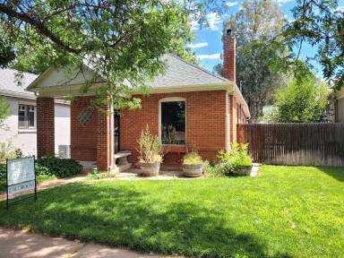 Main picture of 1576 S Sherman St