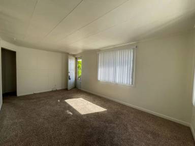 Main picture of 3015 E Augusta Ave