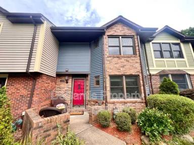 Main picture of 1256 Queens Dr