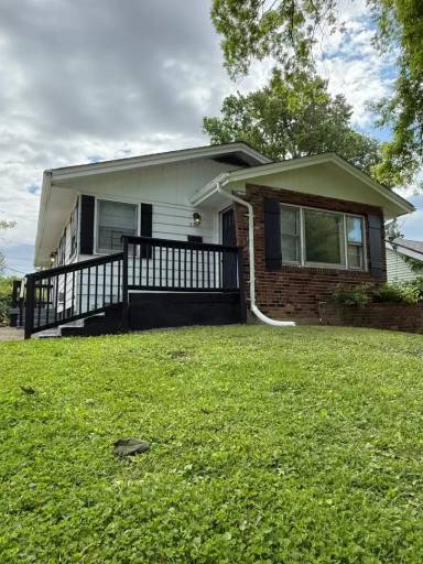 Main picture of 3337 Houston St