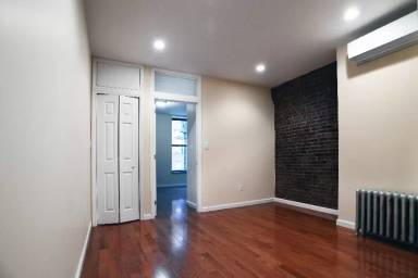 Main picture of 192 Orchard St