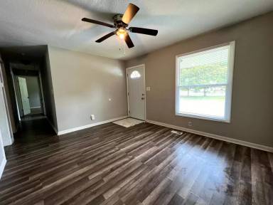 Main picture of 389 Porter Rd