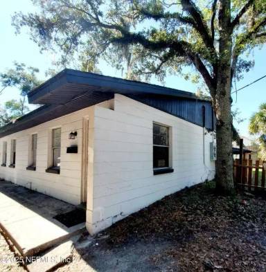 Main picture of 7190 Conant Ave