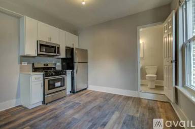 Main picture of 1441 W. Cullerton St.