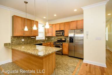 Main picture of 1449 W Augusta Blvd
