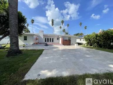 Main picture of 3411 E De Bazan Ave