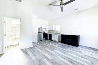 Main picture of 207 W Cypress Ave