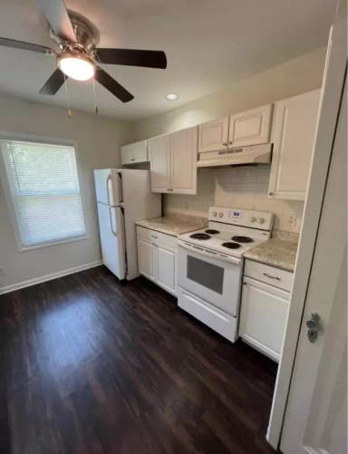 Main picture of 319 E Van Buren St