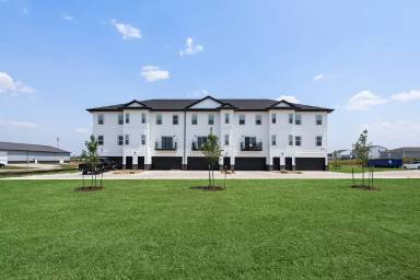 Main picture of The Twin Oaks