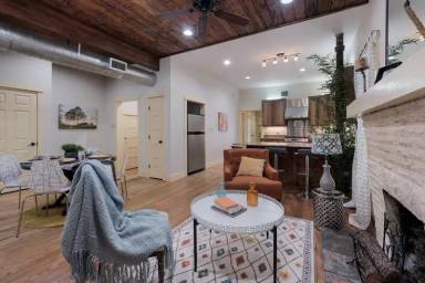 Main picture of 215 Ira Ave