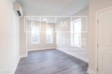 Main picture of 2315 N Beechwood St