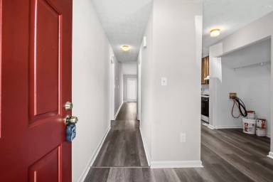 Main picture of 7185 Williamsburg Dr