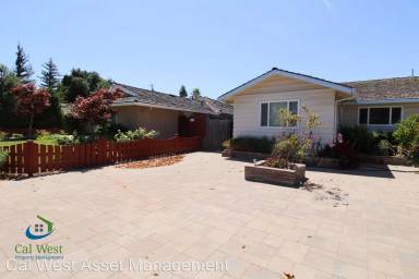 Main picture of 1090 Astoria Dr