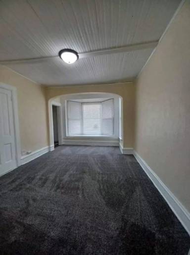 Main picture of 1044 Crosby St