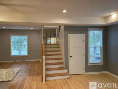 Main picture of 201 9th Ave S