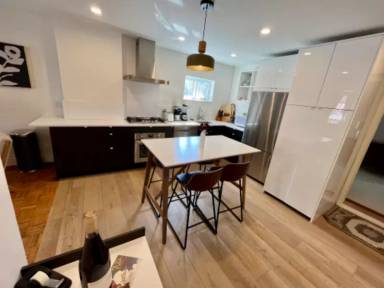 Main picture of 709 Lorimer St