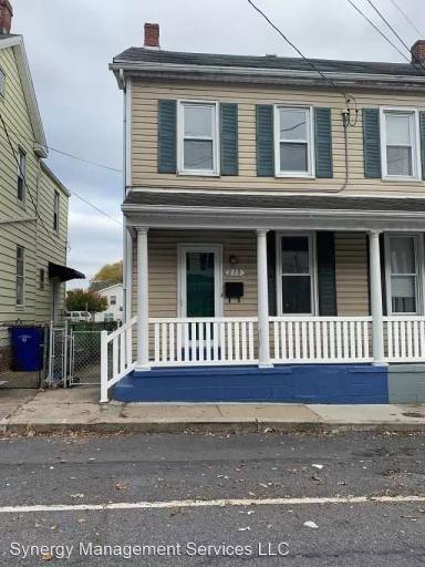 Main picture of 218 Summer St