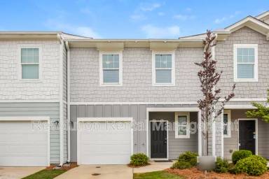 Main picture of 310 Penn Station Way