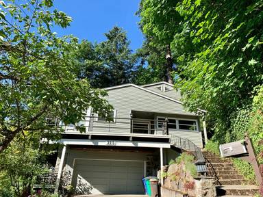 Main picture of 215 NW Hermosa Blvd