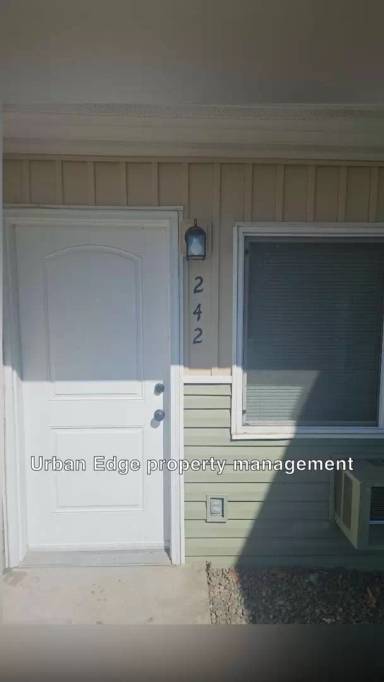 Main picture of 939 Maple St