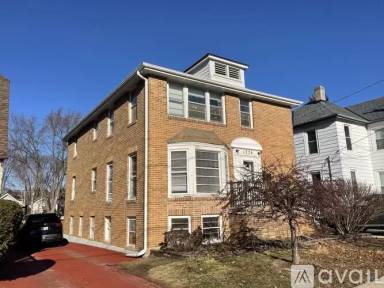 Main picture of 1324 Drake St