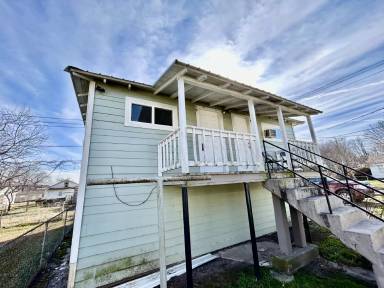Main picture of 531 1/2 W 9th St