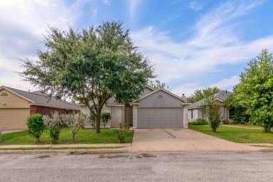 Main picture of 14511 Oliphant St