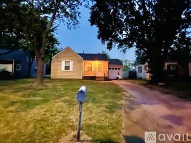 Main picture of 3012 Rosewood Ave