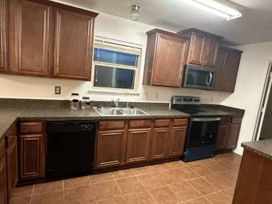 Main picture of 2032 Samantha Ln
