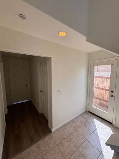 Main picture of 320 Pico St