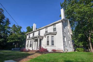 Main picture of 119 Locust St