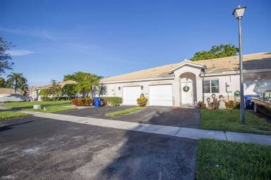 Main picture of 1821 SW 112th Ter