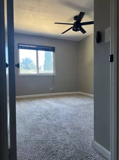 Main picture of 136 Lakehurst Dr