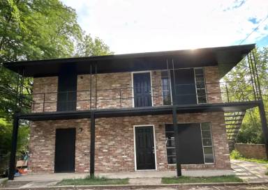 Main picture of 2102 S Elm St