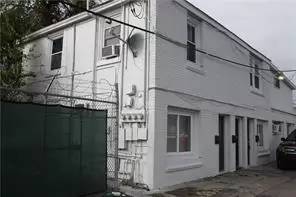 Main picture of 114 N Arnoult Rd