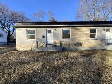 Main picture of 5 Lakewood Dr