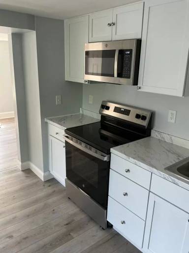 Main picture of 558 Riverside Dr