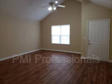 Main picture of 1586 Chariot Dr