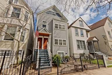Main picture of 1120 W Roscoe St