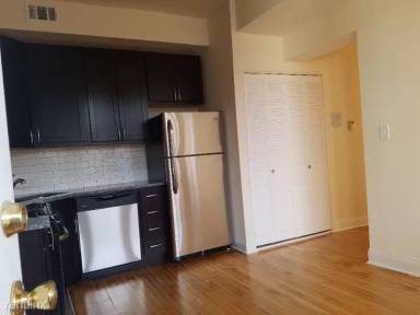 Main picture of 907 N Washtenaw Ave