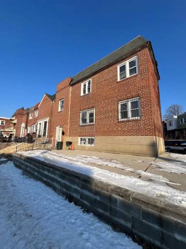 Main picture of 1725 W Rockland St