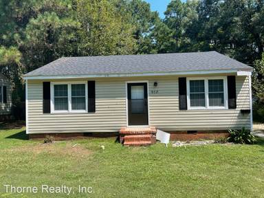 Main picture of 908 College Cir N