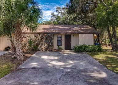 Main picture of 215 Beach Ln