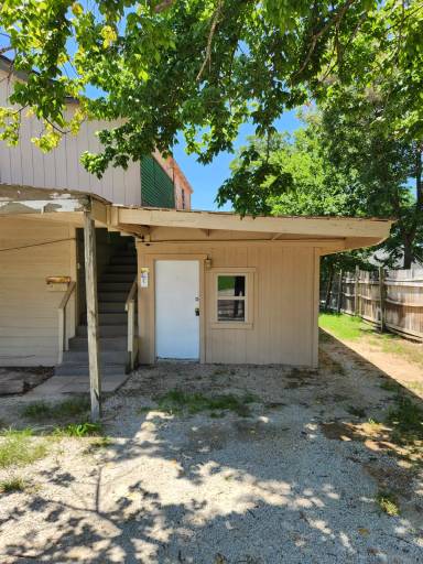 Main picture of 821 N Highland St