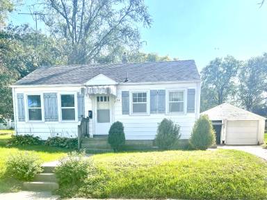 Main picture of 106 W Nishna Rd