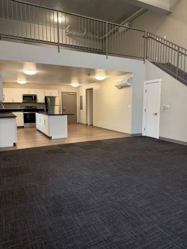 Main picture of 400 Riverside Dr