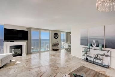 Main picture of 2425 Gulf of Mexico Dr