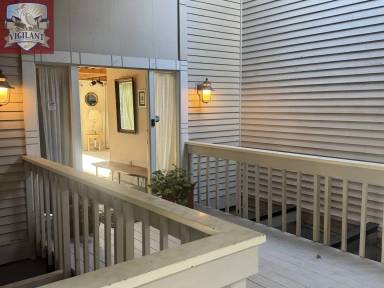 Main picture of 8601 SE Evergreen Hwy